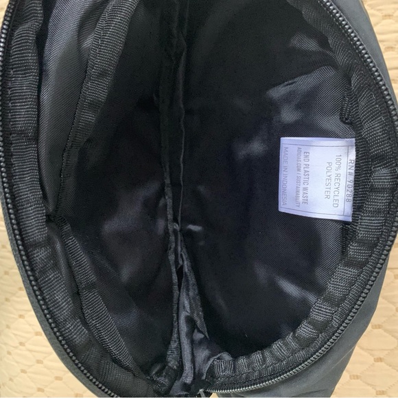 NWT Adidas Originals Black & White Waist  Bag - Picture 6 of 10